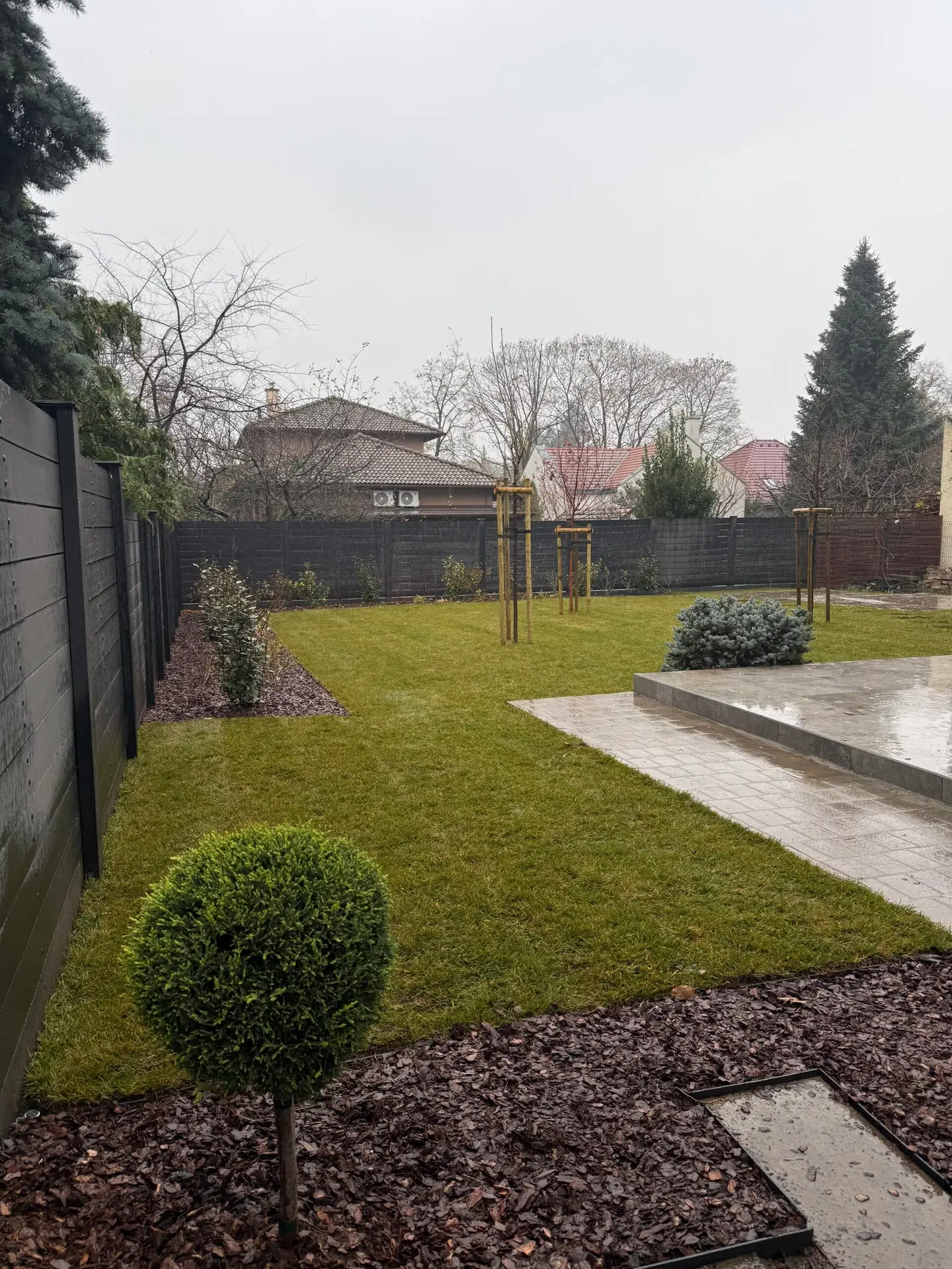 Családi ház kertje